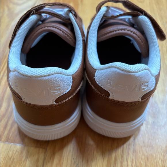 Levi’s Boys Leather Tan and White Sneaker - Picture 4 of 9